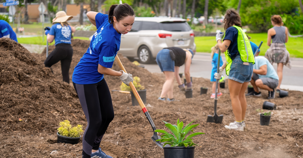 Sempra employees volunteer at a coastal cleanup event in San Diego